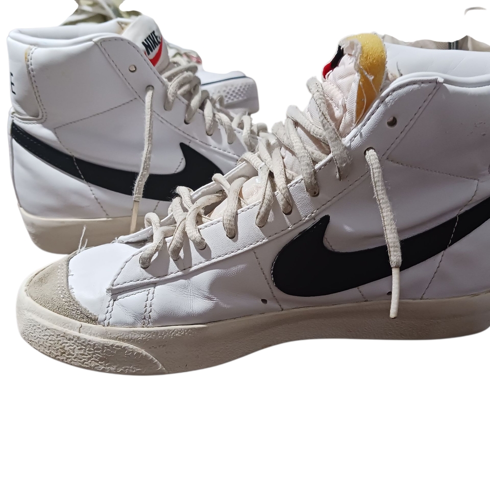 Nike Men's White and Black Sneakers